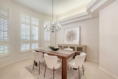 House in University Park, Florida 3 bedrooms, 249.54 sq.m. № 2393619 - photo 8