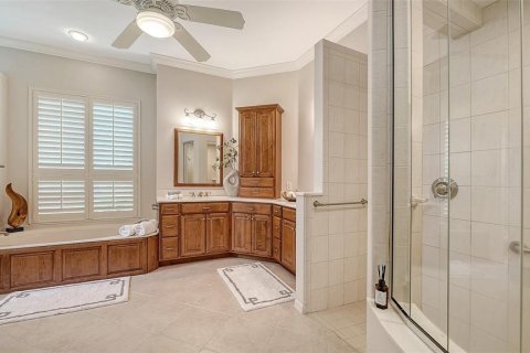 House in University Park, Florida 3 bedrooms, 249.54 sq.m. № 2393619 - photo 25
