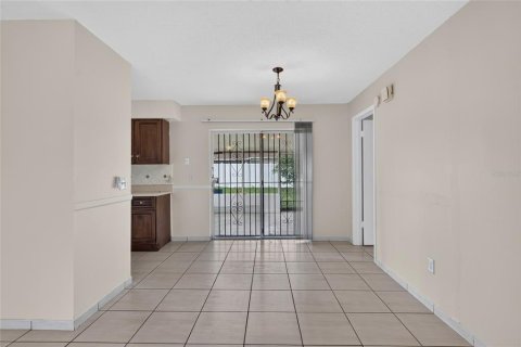 House in Orlando, Florida 3 bedrooms, 111.02 sq.m. № 2413942 - photo 10