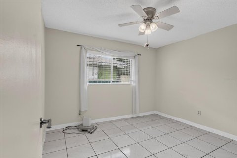 House in Orlando, Florida 3 bedrooms, 111.02 sq.m. № 2413942 - photo 25