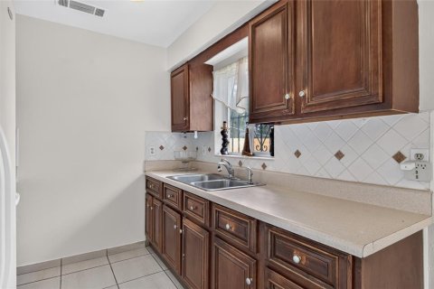 House in Orlando, Florida 3 bedrooms, 111.02 sq.m. № 2413942 - photo 13