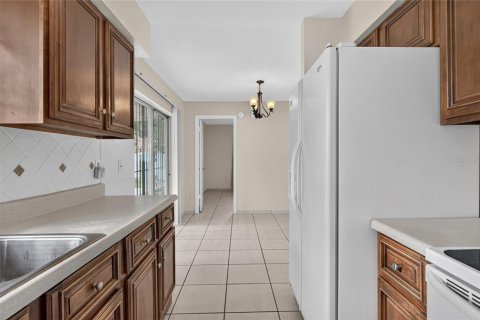 House in Orlando, Florida 3 bedrooms, 111.02 sq.m. № 2413942 - photo 15