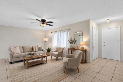 House in Orlando, Florida 3 bedrooms, 111.02 sq.m. № 2413942 - photo 6