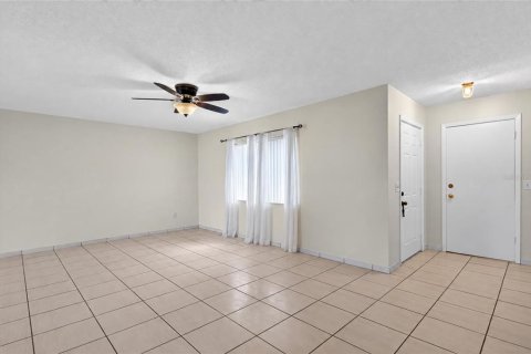 House in Orlando, Florida 3 bedrooms, 111.02 sq.m. № 2413942 - photo 5