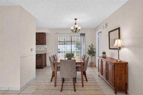 House in Orlando, Florida 3 bedrooms, 111.02 sq.m. № 2413942 - photo 11