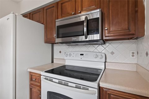 House in Orlando, Florida 3 bedrooms, 111.02 sq.m. № 2413942 - photo 14