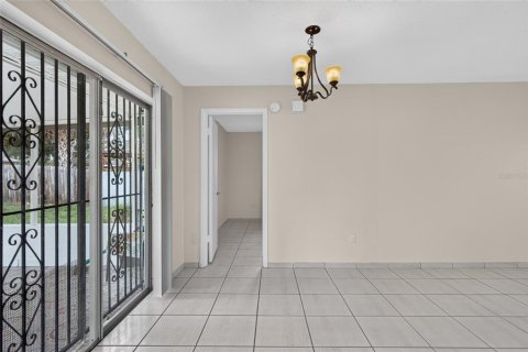 House in Orlando, Florida 3 bedrooms, 111.02 sq.m. № 2413942 - photo 9