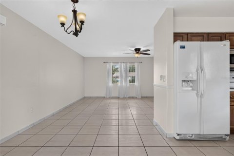 House in Orlando, Florida 3 bedrooms, 111.02 sq.m. № 2413942 - photo 8