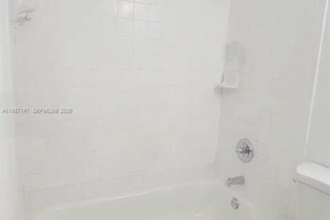 Condominio en alquiler en Oakland Park, Florida, 1 dormitorio, 37.81 m2 № 2046611 - foto 9