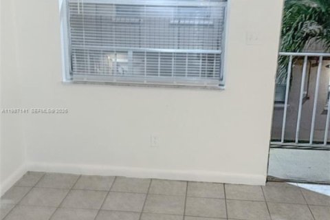 Condominio en alquiler en Oakland Park, Florida, 1 dormitorio, 37.81 m2 № 2046611 - foto 3