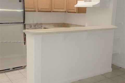 Condominio en Oakland Park, Florida, 1 dormitorio  № 2046611