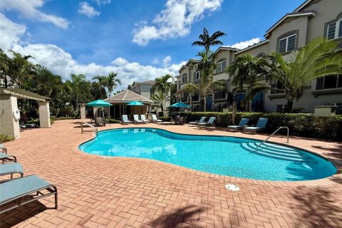 Touwnhouse à vendre à Oakland Park, Floride: 3 chambres, 177.81 m2 № 2084836 - photo 2