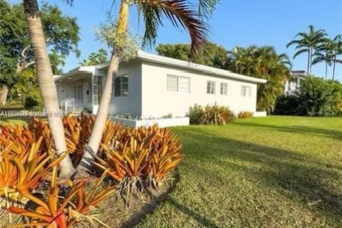 Купить коммерческую недвижимость в Корал-Гейблс, Флорида 240.15м2, № 1956087 - фото 1