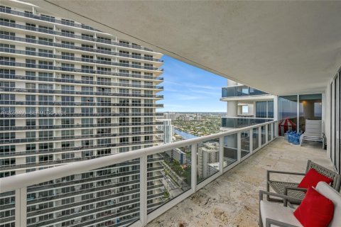 Condominio en alquiler en Hallandale Beach, Florida, 3 dormitorios, 193.05 m2 № 2339845 - foto 26