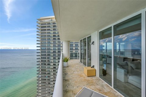 Condominio en alquiler en Hallandale Beach, Florida, 3 dormitorios, 193.05 m2 № 2339845 - foto 29