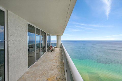 Condo à Hallandale Beach, Floride, 3 chambres  № 2339845