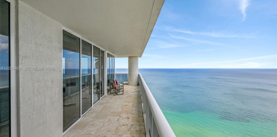 Condominio en Hallandale Beach, Florida, 3 dormitorios  № 2339845