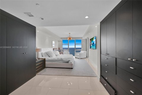 Condominio en alquiler en Hallandale Beach, Florida, 3 dormitorios, 193.05 m2 № 2339845 - foto 14