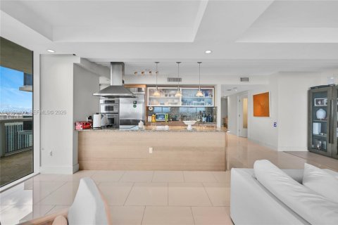 Condominio en alquiler en Hallandale Beach, Florida, 3 dormitorios, 193.05 m2 № 2339845 - foto 13