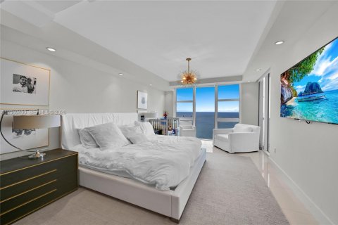 Condominio en alquiler en Hallandale Beach, Florida, 3 dormitorios, 193.05 m2 № 2339845 - foto 15