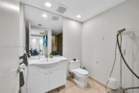 Condominio en alquiler en Hallandale Beach, Florida, 3 dormitorios, 193.05 m2 № 2339845 - foto 22