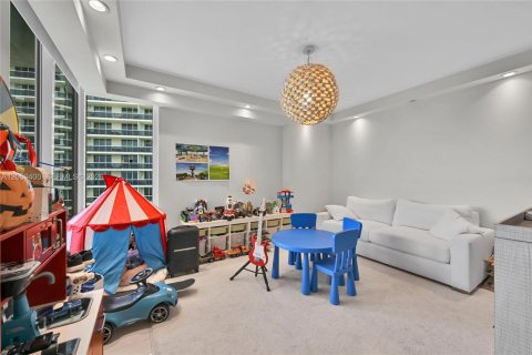Condominio en alquiler en Hallandale Beach, Florida, 3 dormitorios, 193.05 m2 № 2339845 - foto 19