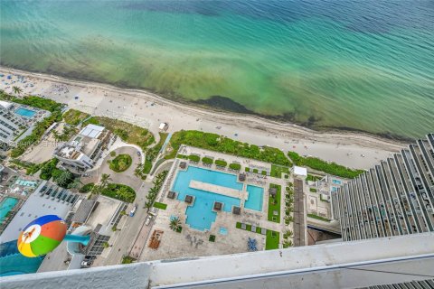 Condominio en alquiler en Hallandale Beach, Florida, 3 dormitorios, 193.05 m2 № 2339845 - foto 28