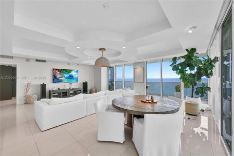Condominio en alquiler en Hallandale Beach, Florida, 3 dormitorios, 193.05 m2 № 2339845 - foto 7