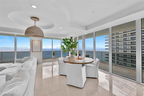 Condominio en alquiler en Hallandale Beach, Florida, 3 dormitorios, 193.05 m2 № 2339845 - foto 6