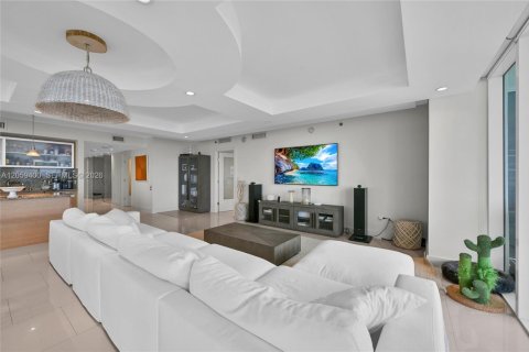 Condominio en alquiler en Hallandale Beach, Florida, 3 dormitorios, 193.05 m2 № 2339845 - foto 11