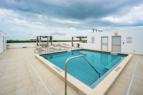 Condo in Miami, Florida, 1 bedroom  № 1944535 - photo 10