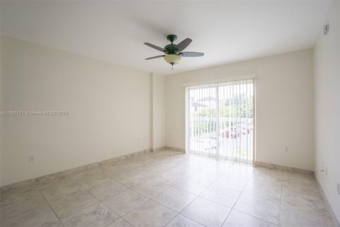 Condo in Miami, Florida, 1 bedroom  № 1944535 - photo 4