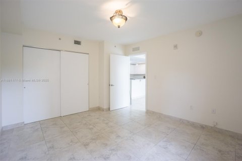 Condo in Miami, Florida, 1 bedroom  № 1944535 - photo 7