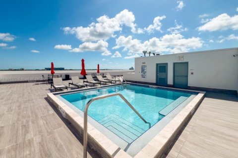 Condo in Miami, Florida, 1 bedroom  № 1944535 - photo 11