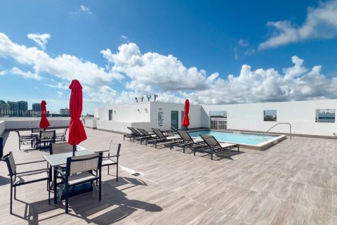 Condo in Miami, Florida, 1 bedroom  № 1944535 - photo 12