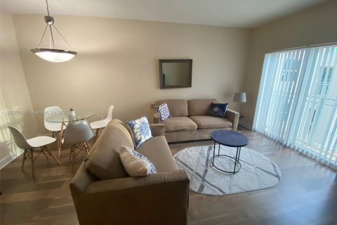 Condo in Coral Gables, Florida, 1 bedroom  № 1939674 - photo 6