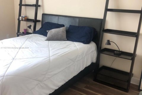 Condo in Coral Gables, Florida, 1 bedroom  № 1939674 - photo 12