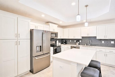 Condo in Kissimmee, Florida, 3 bedrooms № 2197449 - photo 4