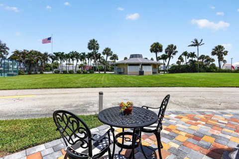 Casa en venta en Jensen Beach, Florida, 2 dormitorios, 69.86 m2 № 2261527 - foto 11