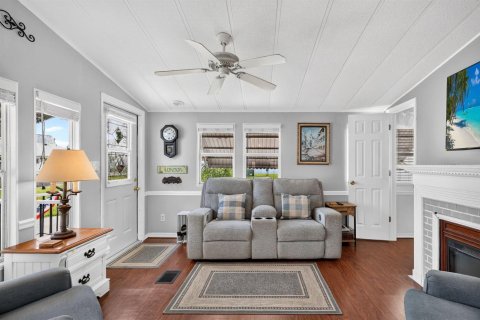 Casa en venta en Jensen Beach, Florida, 2 dormitorios, 69.86 m2 № 2261527 - foto 12