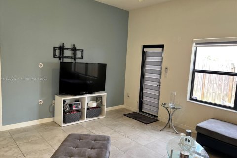 House in Homestead, Florida 4 bedrooms, 152.17 sq.m. № 1799502 - photo 11