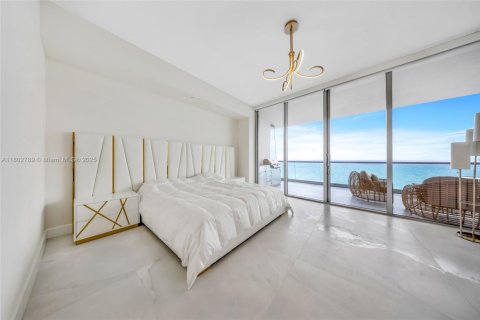 Copropriété à louer à Sunny Isles Beach, Floride: 3 chambres, 240.52 m2 № 1960014 - photo 1