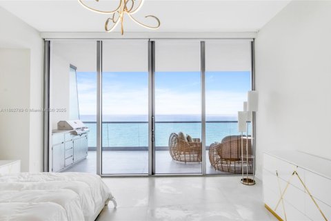 Copropriété à louer à Sunny Isles Beach, Floride: 3 chambres, 240.52 m2 № 1960014 - photo 2