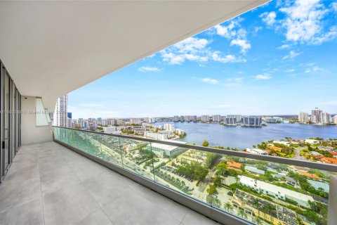 Copropriété à louer à Sunny Isles Beach, Floride: 3 chambres, 240.52 m2 № 1960014 - photo 24