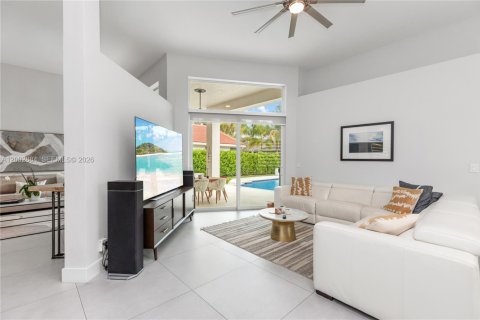 Снять в аренду виллу или дом в Уэстон, Флорида 5 спален, 246.84м2, № 2066445 - фото 20