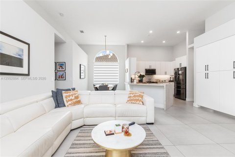 Снять в аренду виллу или дом в Уэстон, Флорида 5 спален, 246.84м2, № 2066445 - фото 19