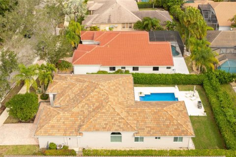 Снять в аренду виллу или дом в Уэстон, Флорида 5 спален, 246.84м2, № 2066445 - фото 4