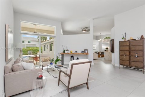 Снять в аренду виллу или дом в Уэстон, Флорида 5 спален, 246.84м2, № 2066445 - фото 6