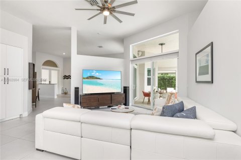 Снять в аренду виллу или дом в Уэстон, Флорида 5 спален, 246.84м2, № 2066445 - фото 21