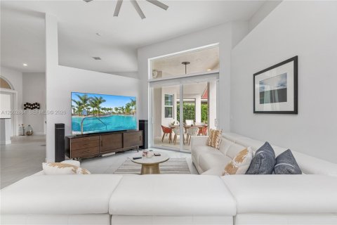 Снять в аренду виллу или дом в Уэстон, Флорида 5 спален, 246.84м2, № 2066445 - фото 17